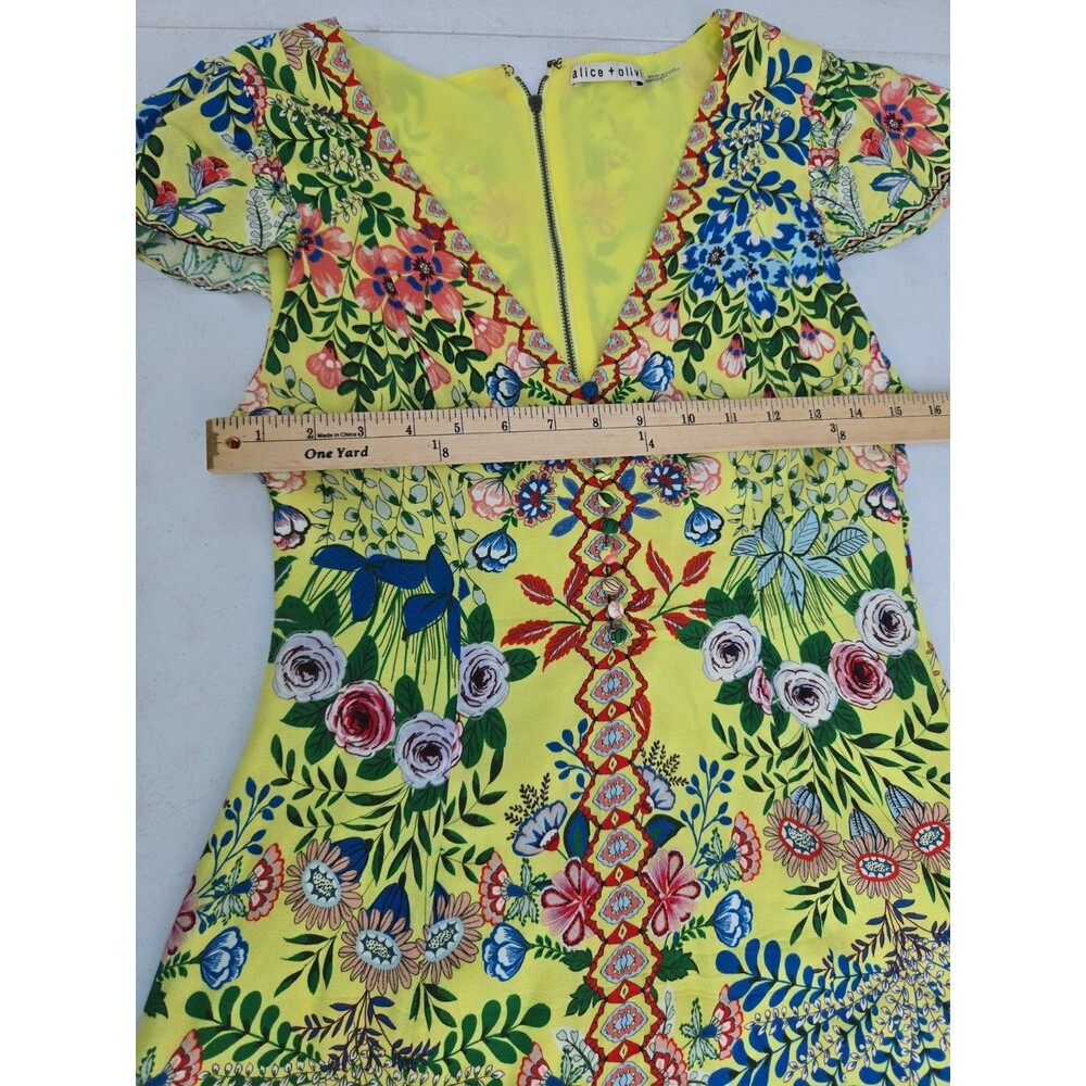 ALICE + OLIVIA Hadley Floral Mini Dress Women's Size 4 Half Button V-neck - Picture 5 of 9